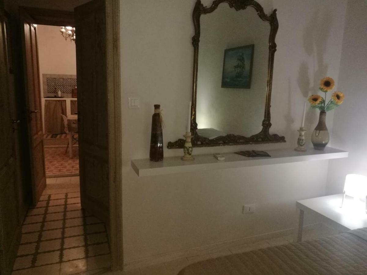 A Due Passi Dal Porto Apartment Trapani Exterior photo